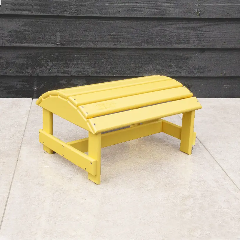 Adirondack voetenbankje van Canada Comfy Chair gemaakt van duurzaam kunststof in de kleur Pastel Geel.