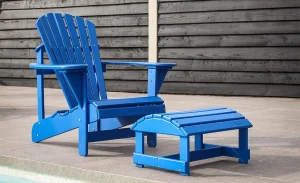 blauwe adirondack chair met kunststof voetenbank